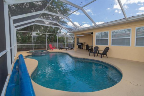 Sunny Days! Private pool home with spa, workspace, and high speed WiFi!